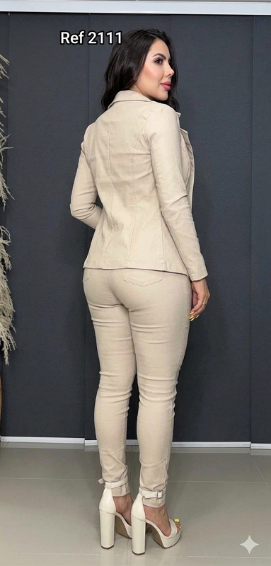 Conjunto Con Top, Blazer, Pantalón Y Hebilla