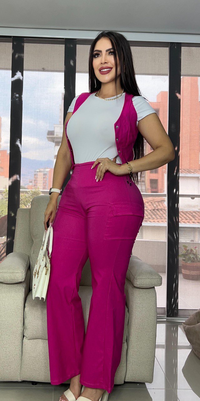 Conjunto 3 prendas (chaleco, camiseta y pantalón cargo)