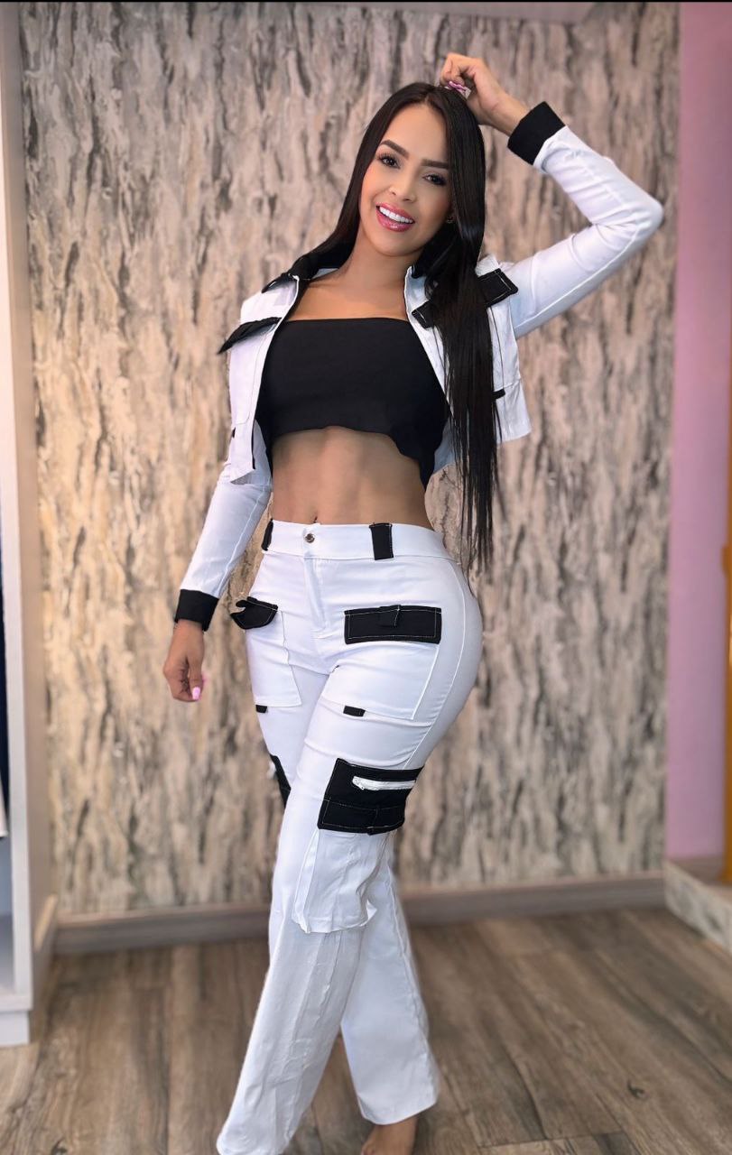 Conjunto 3 prendas (top, pantalón cargo y chaqueta)
